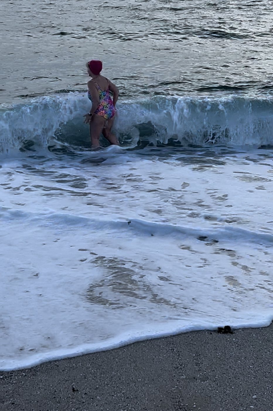 Ruth mid-wave, swimming